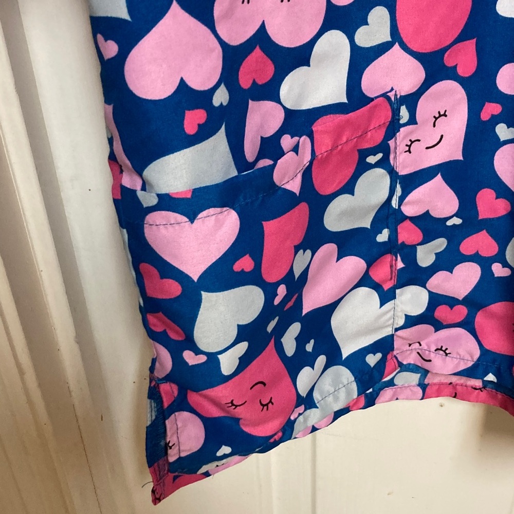 Heart Patterned Scrub Top - Picture 6 of 7